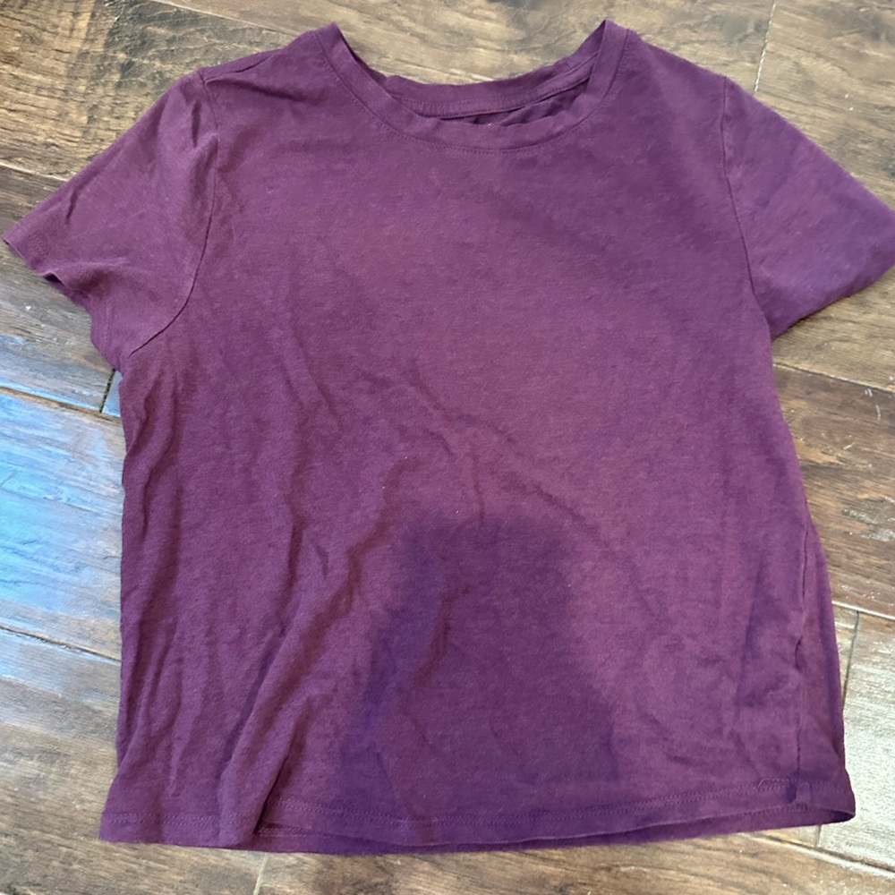✨ 3 /$15 Deal! ✨  Old Navy Plum Crewneck Short Sleeve Tee